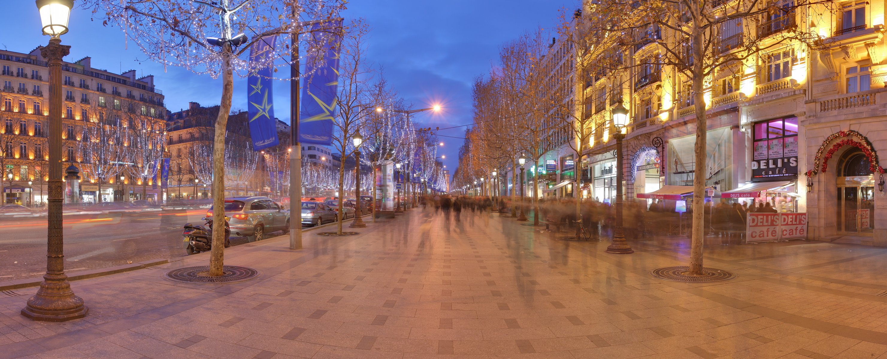 champs-élysées paris frankreich neujahr stimmung weihnachten dekoration girlanden abend beleuchtung