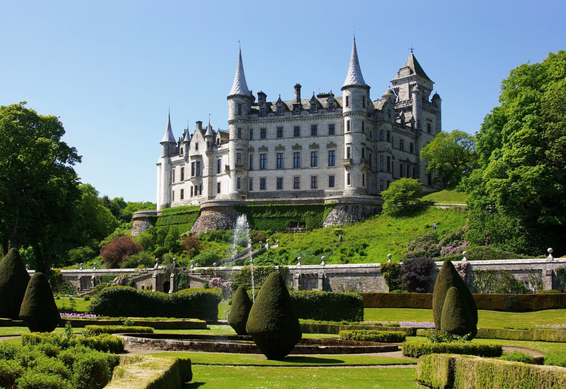 dunrobin castello sutherland scozia parco giardino fontana