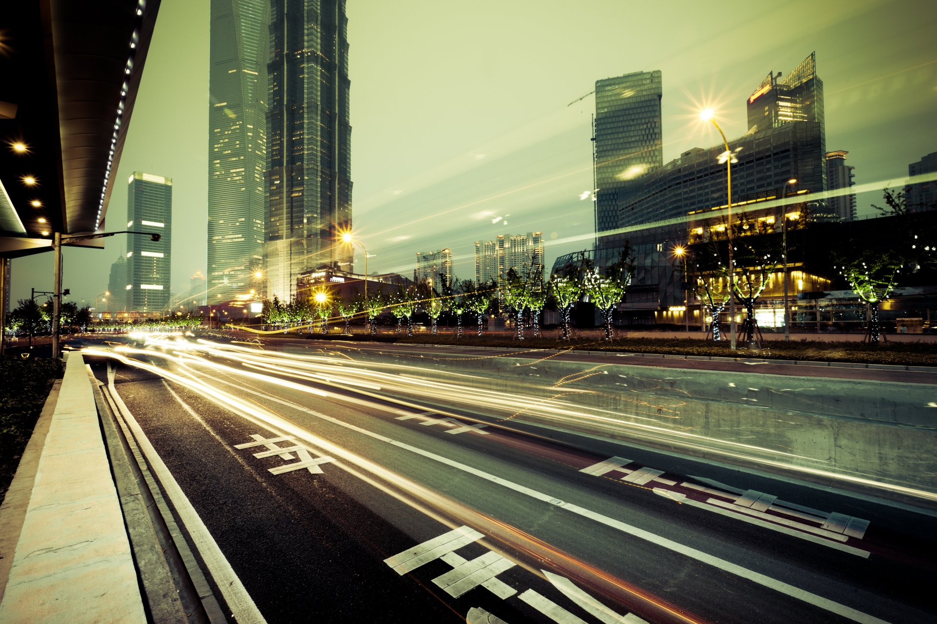 ciudad metrópolis edificios rascacielos carretera luces