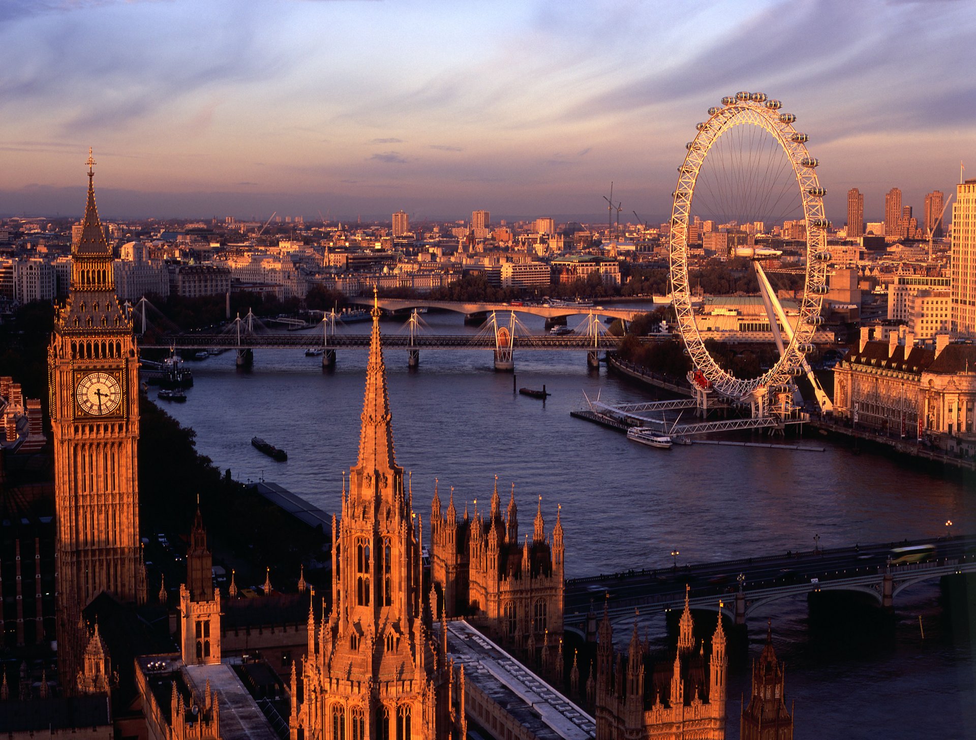 stadt london höhe brücke fluss boote boot gebäude ungebrochen zuhause uhr himmel wolken wolken rad