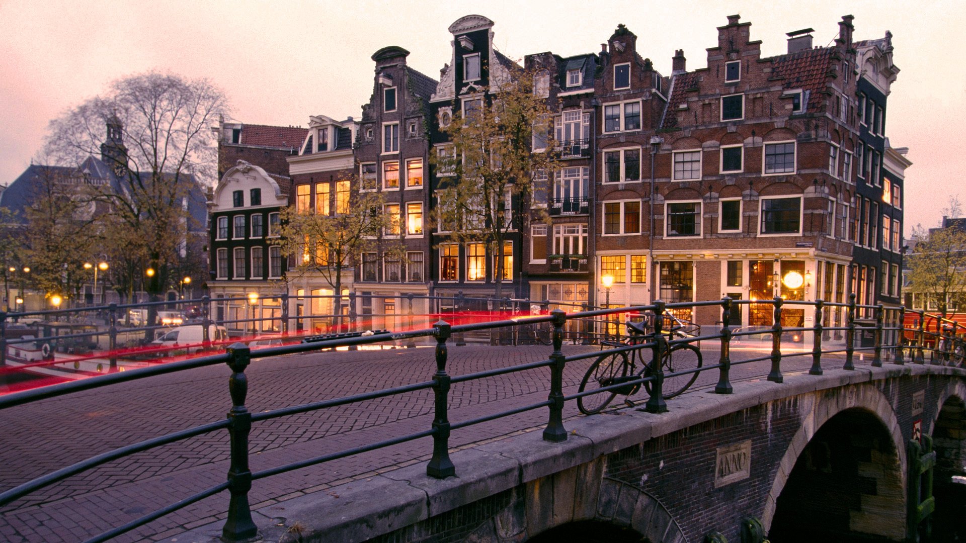 prinsengracht and brouwersgracht canals amsterdam netherlands the netherlands bridge bike night