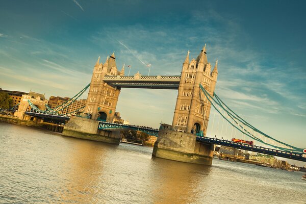 Die Tower Bridge der Themse in London