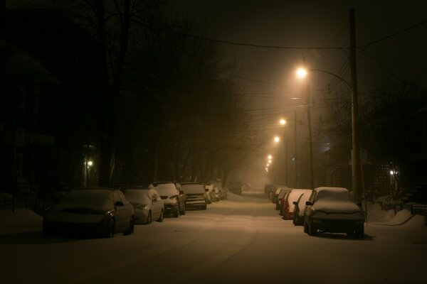 Nevicate notturne sul viale di Mosca