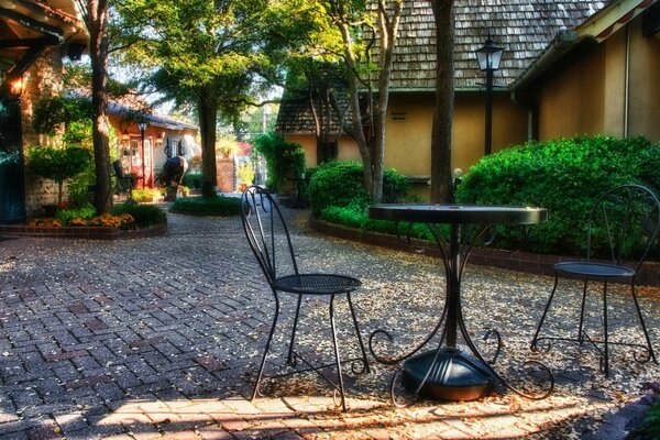 Die Terrasse des gemütlichen Cafés