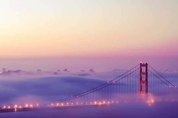 Golden Gate Bridge im nebeligen Dunst