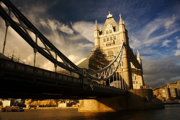 Tower Bridge au coucher du soleil