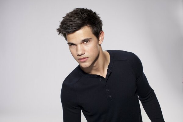 Retrato del guapo Taylor Lautner