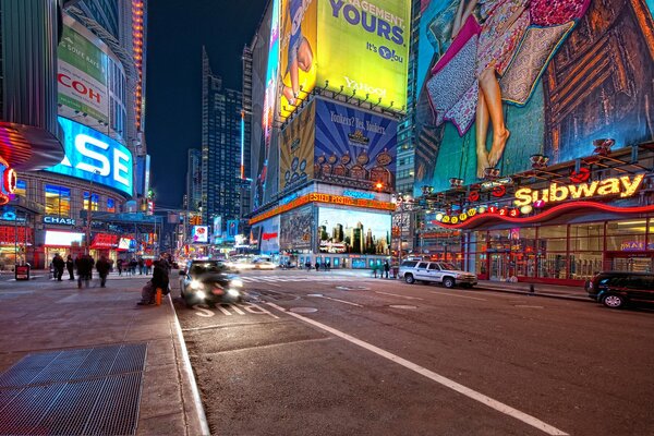 Times Square nocą w USA