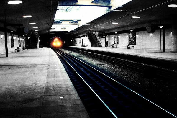 Unterirdische U-Bahn in den Farben