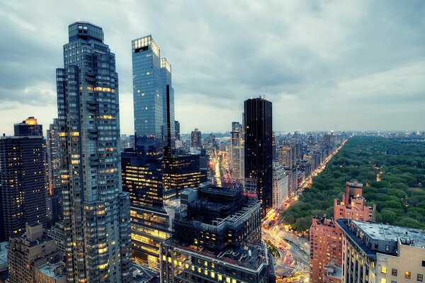 Sonnenuntergang im westlichen Midtown von New York City, Wolkenkratzer