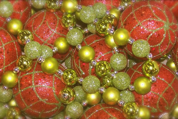 Christbaumschmuck Girlande und Luftballons