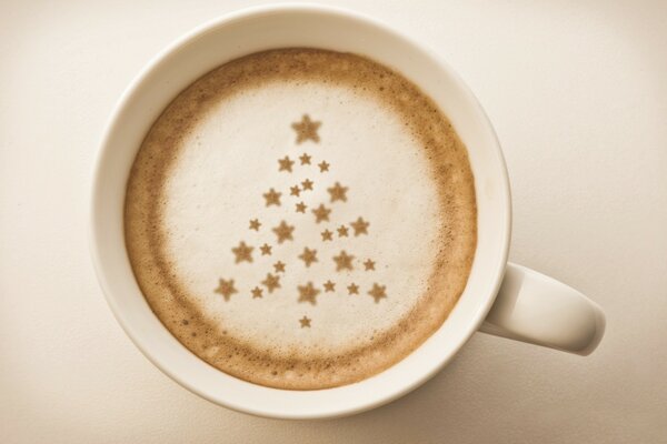 Drawing on coffee in the form of a Christmas tree