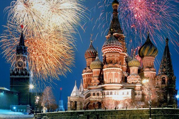 Feux d artifice de nuit à Moscou