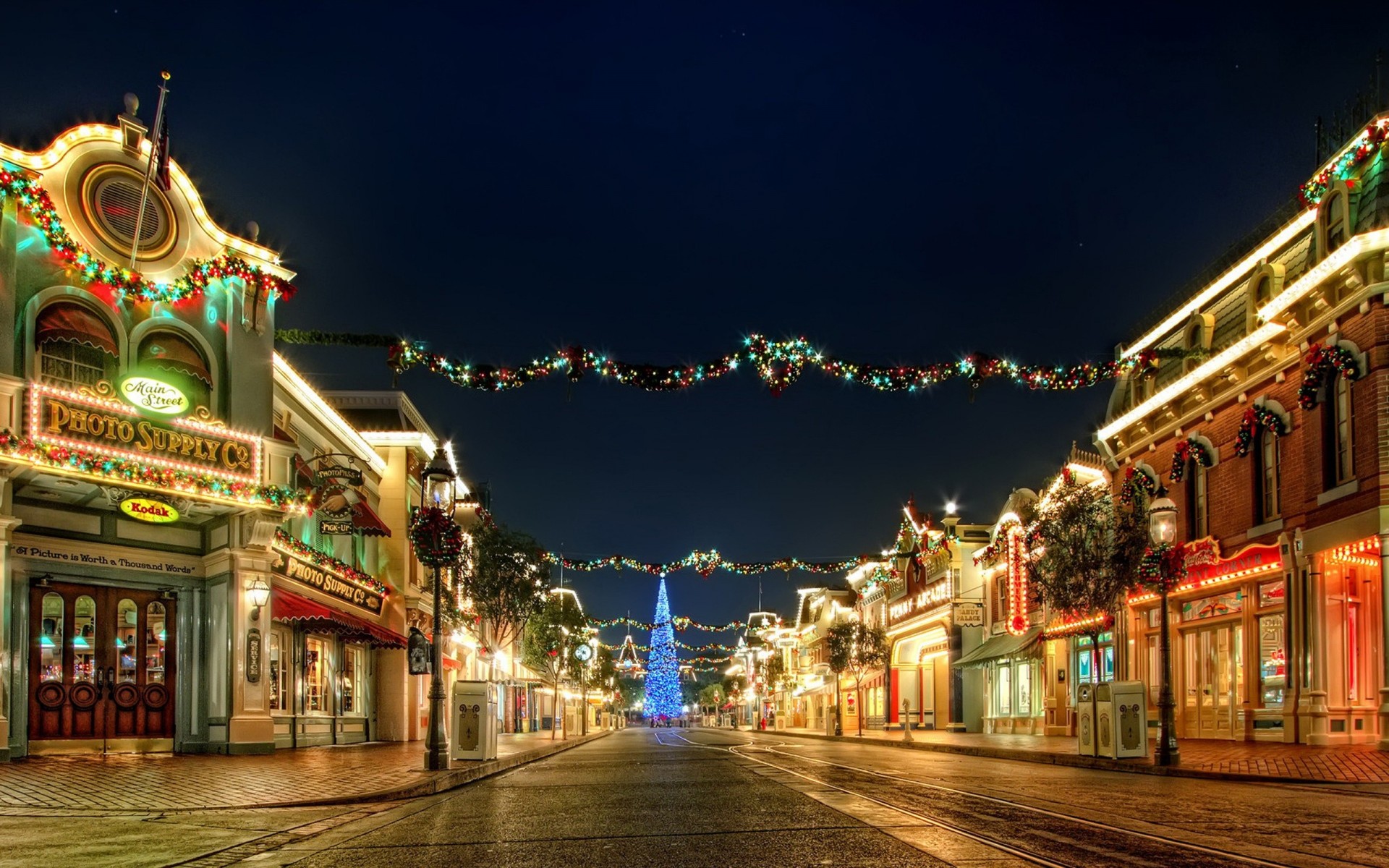 albero di natale luci decorazioni capodanno città