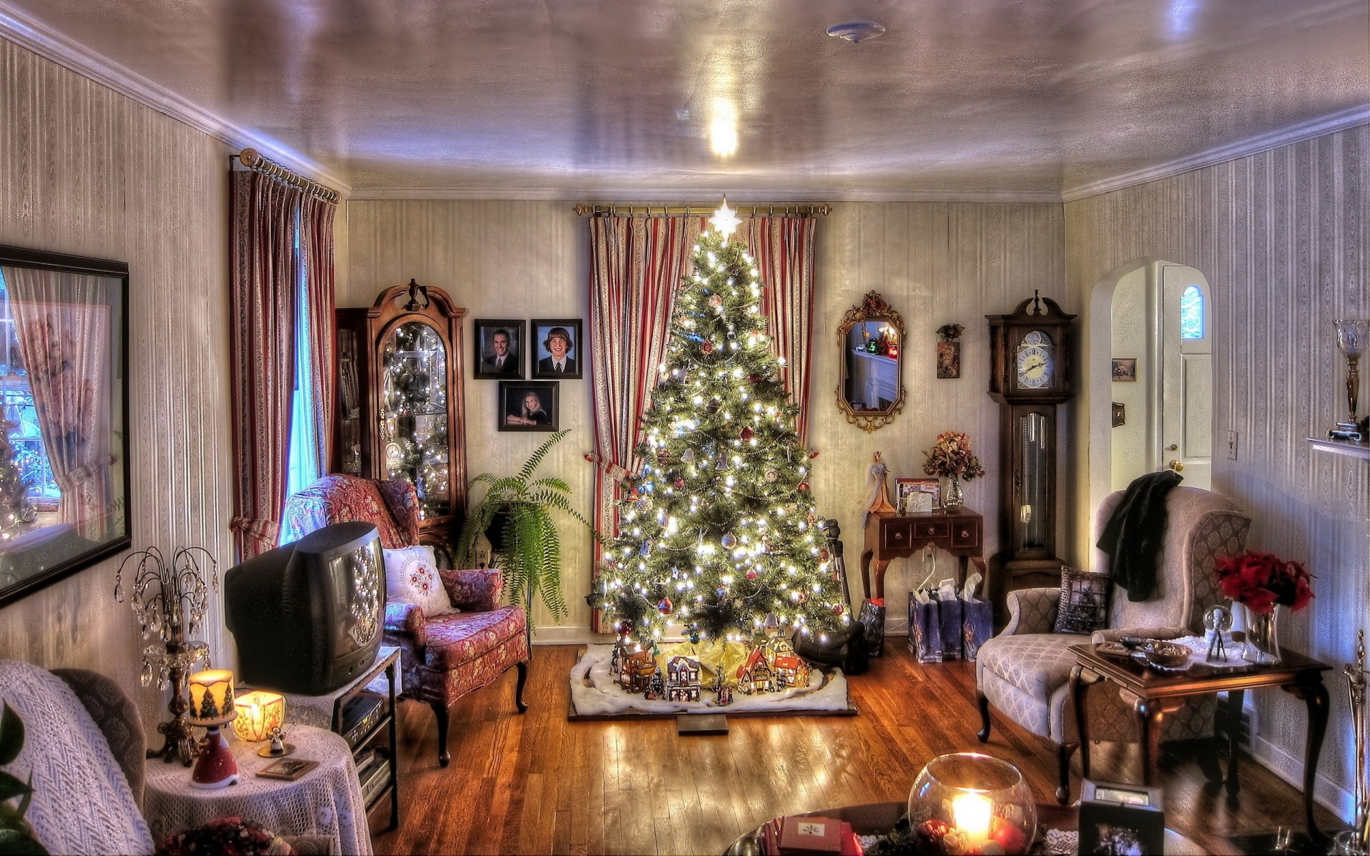 albero di natale luci capodanno ghirlanda decorazioni candele giocattoli