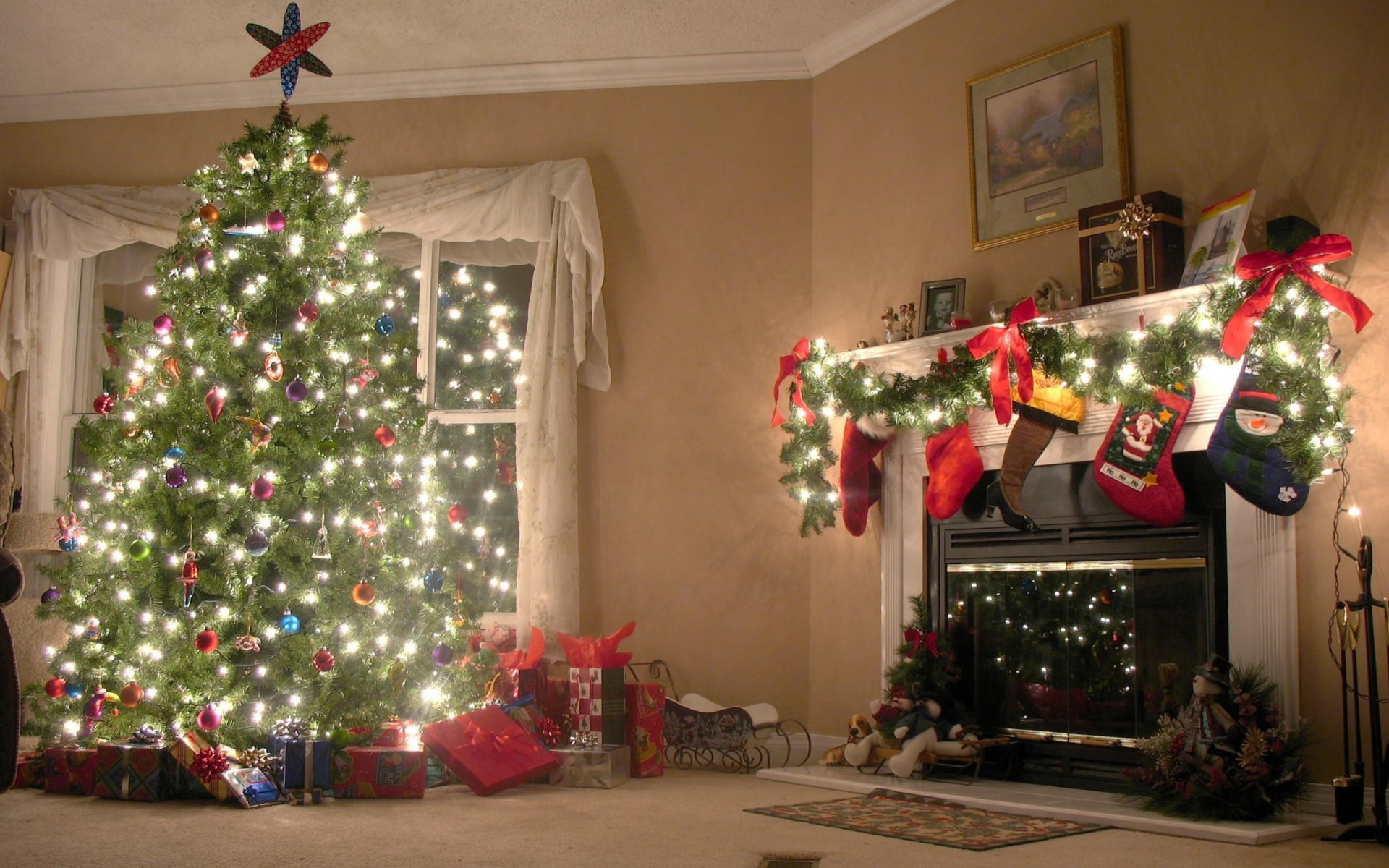 arbre de noël vacances maison cheminée nouvel an