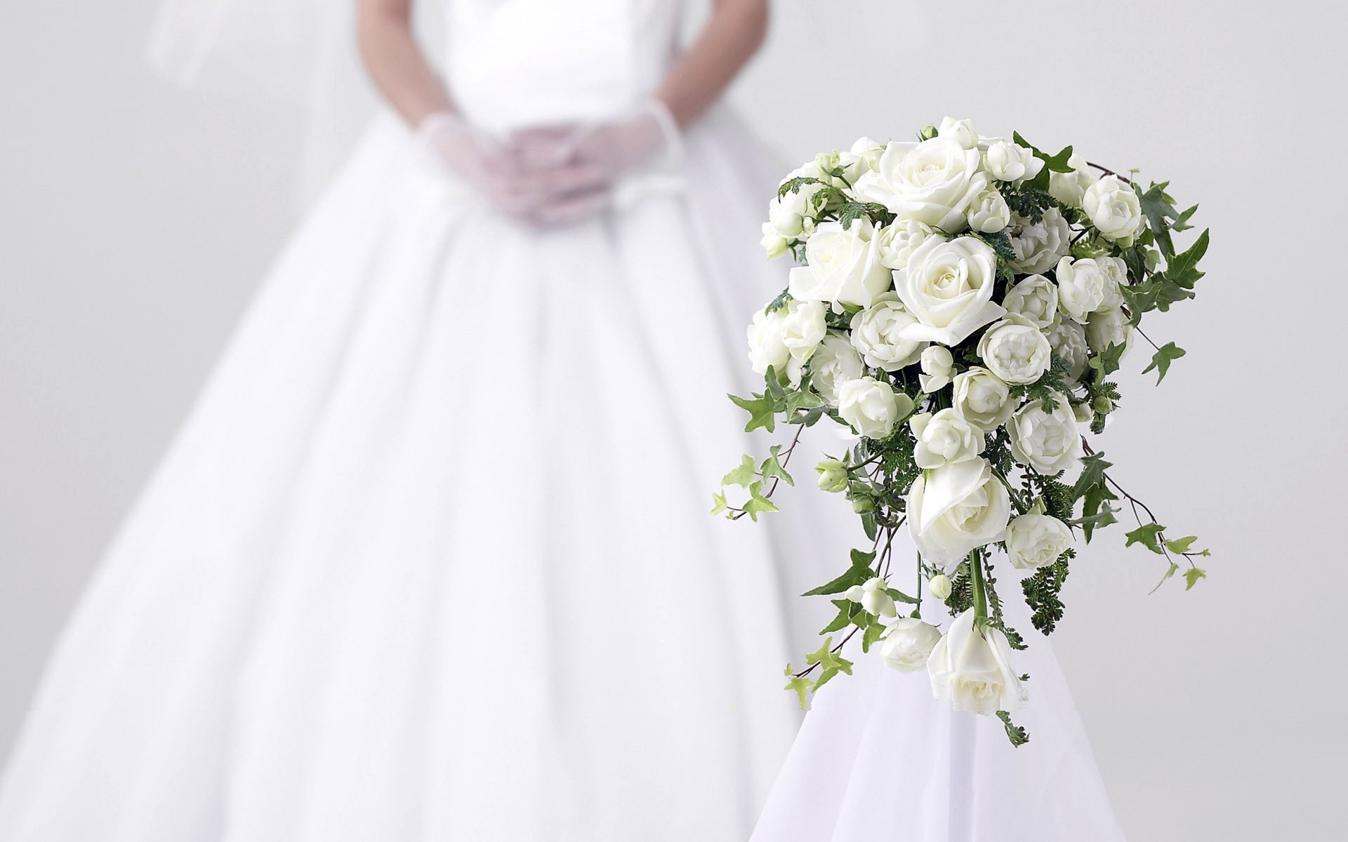 roses bouquet wedding dress mood white