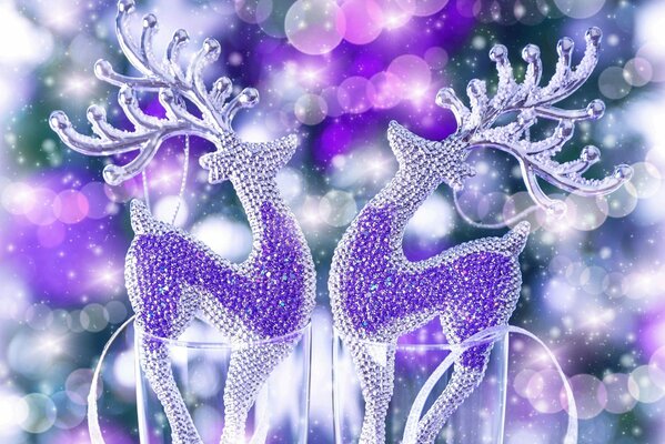 Figurines de cerfs brillants