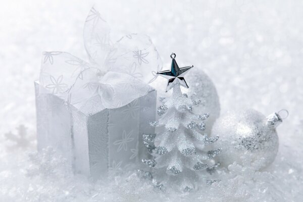 Gift box and Christmas tree in the snow