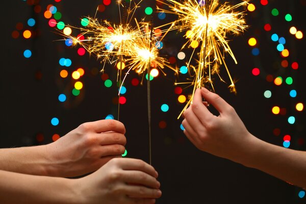 Feux de Bengale allumés dans la nuit du nouvel an