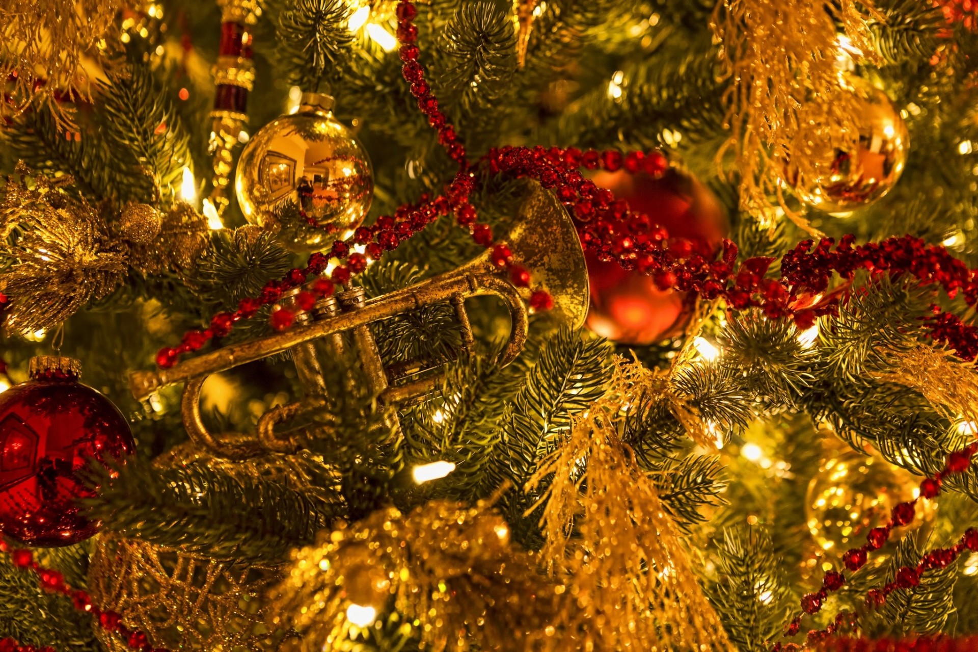 albero di natale ornamenti giocattoli perline tromba palle