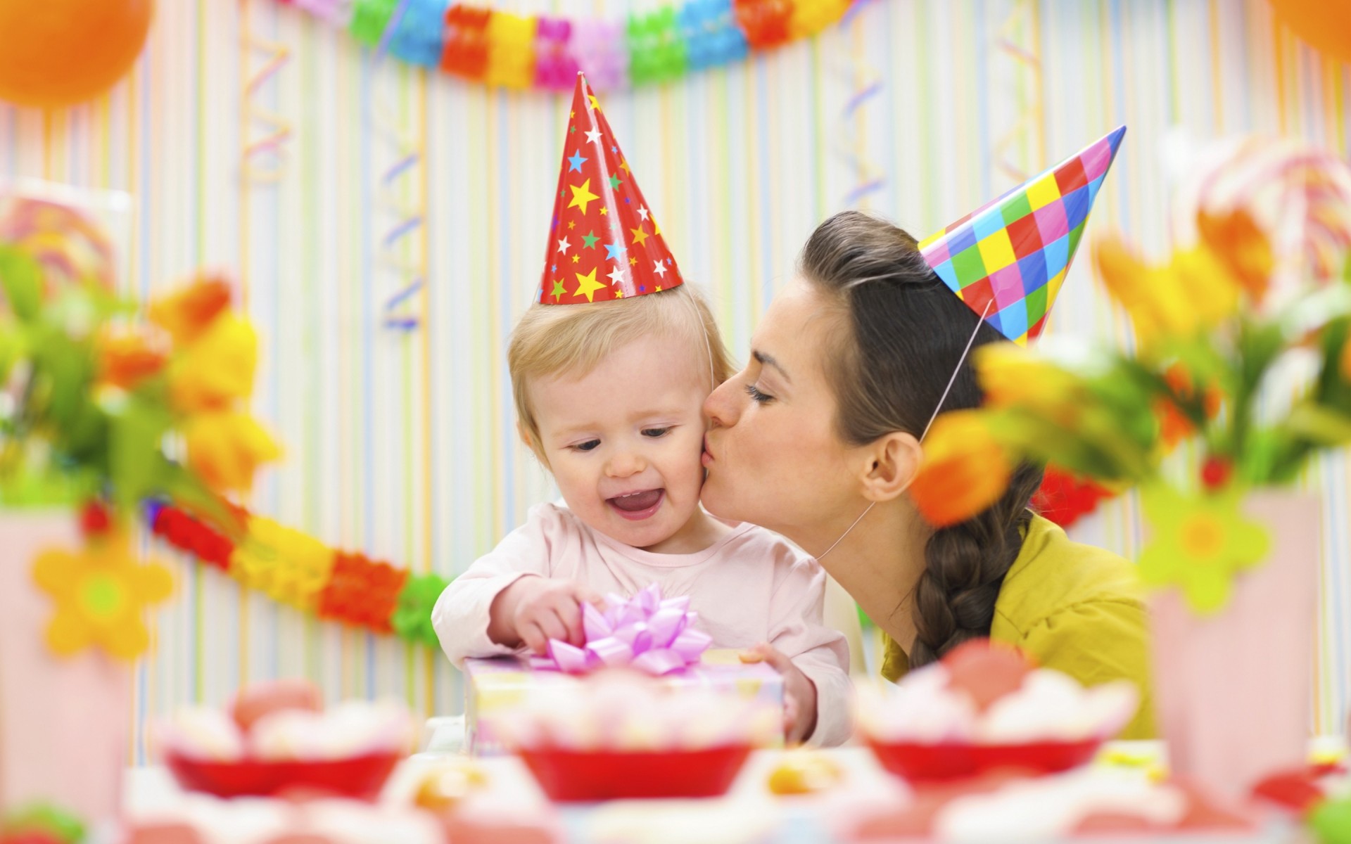 madre giorno festa compleanno tavolo figlio