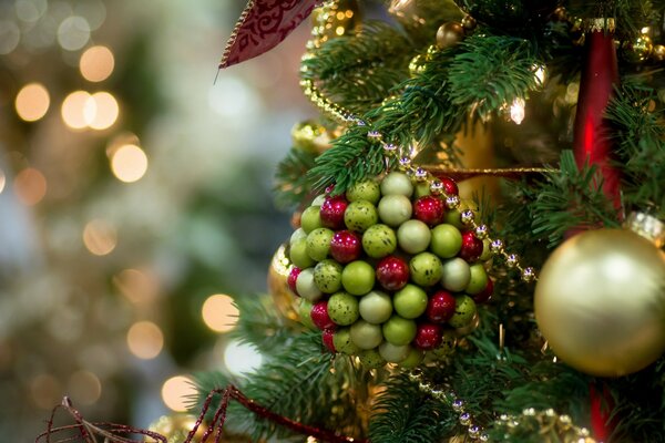 Perlen Kugeln am Weihnachtsbaum