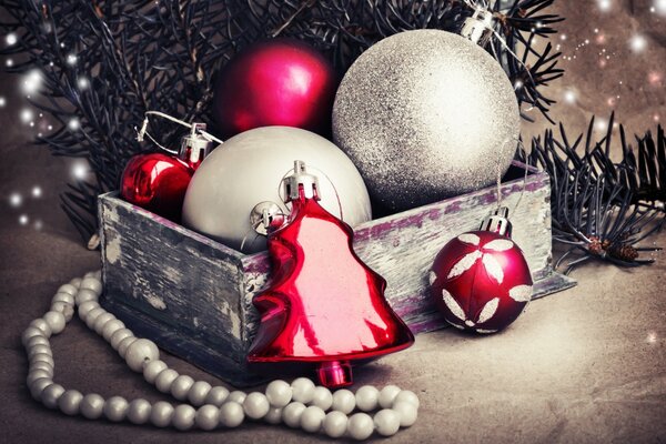 Bolas de Navidad en una Caja decorada