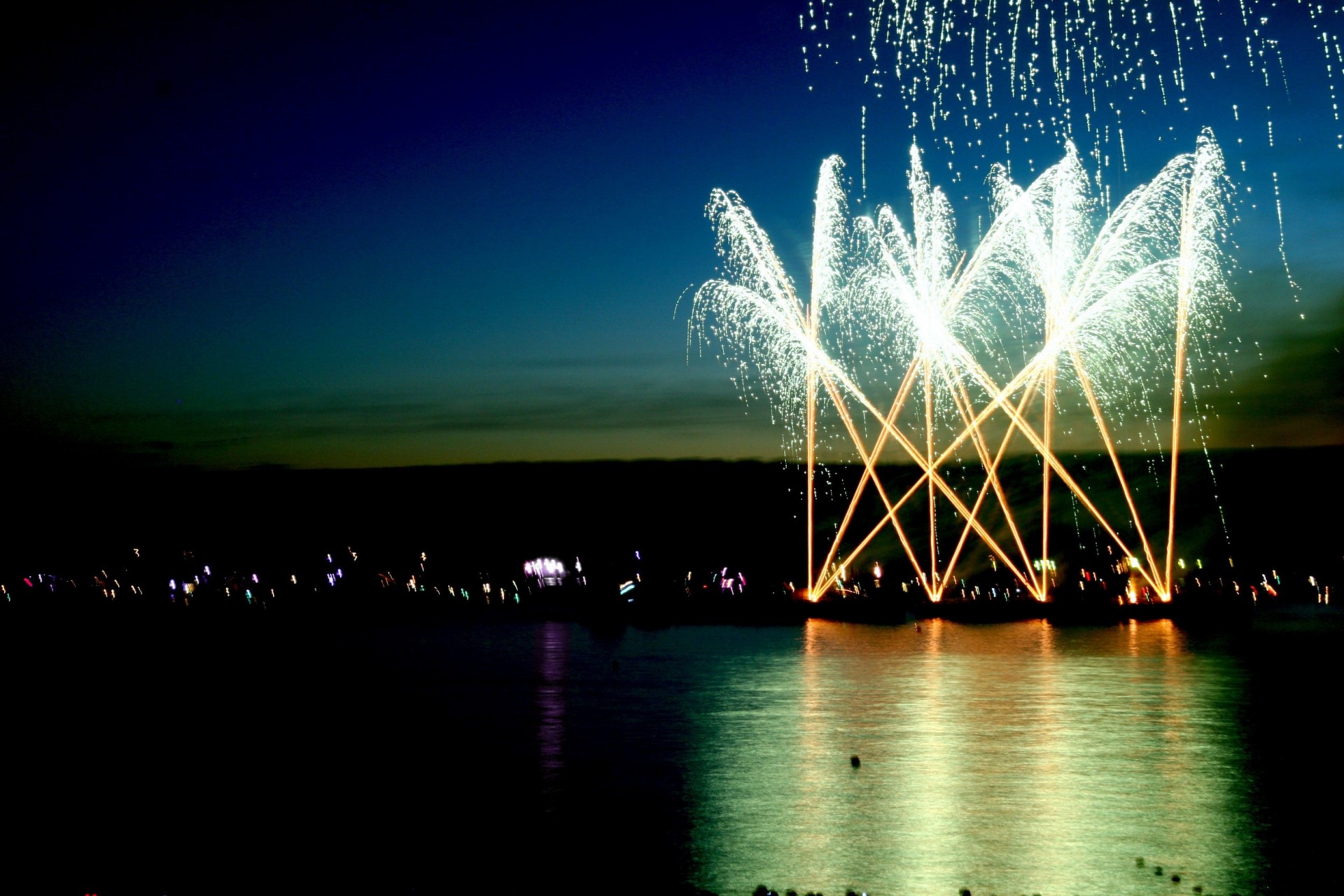 fuochi d artificio notte città