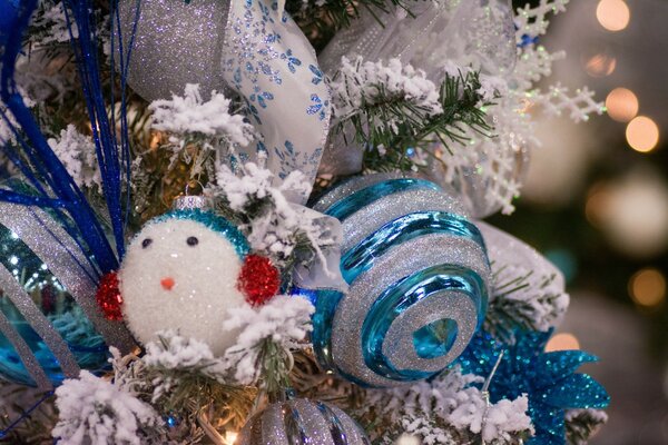 Decoraciones de Navidad. bolas y cinta