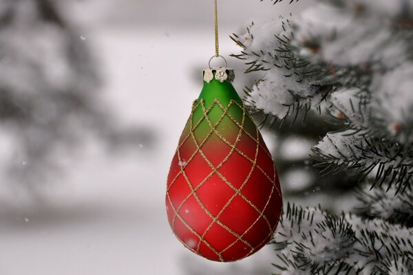 Photo of a Christmas tree toy with a macro lens