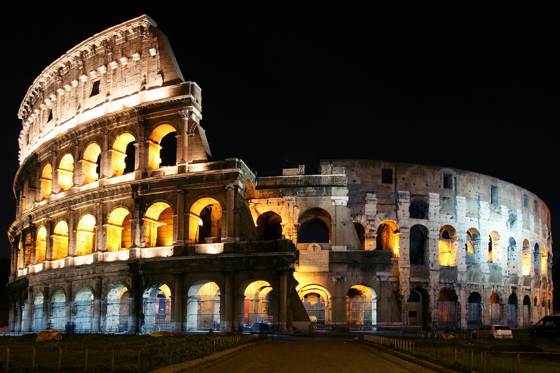 italia roma colosseo notte