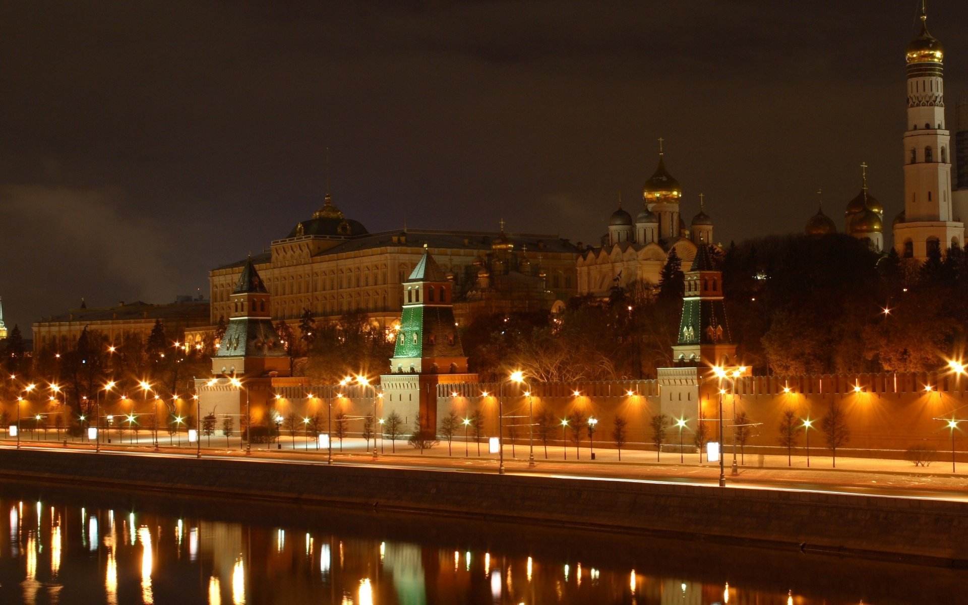 moscou rivière kremlin lanternes