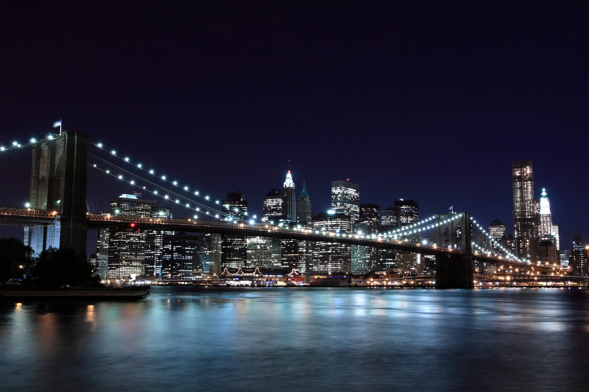 brooklyn bridge new york town night light