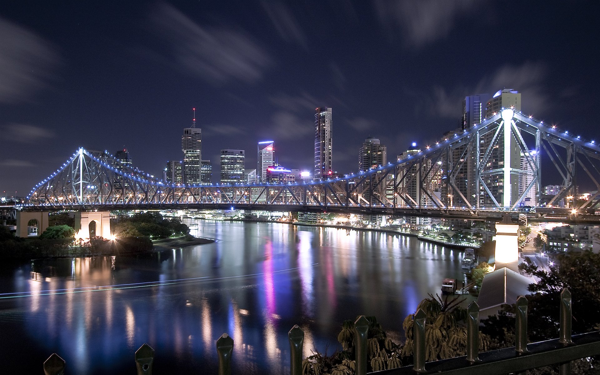 brücke fluss nachtstadt lichter häuser wolkenkratzer