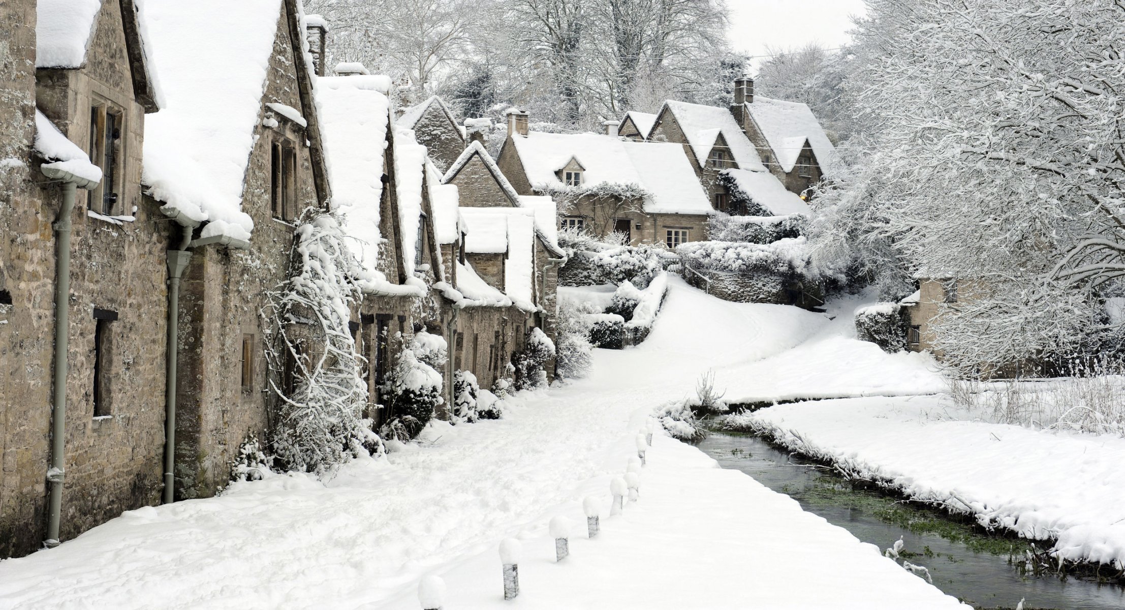 bibury winter snow village england