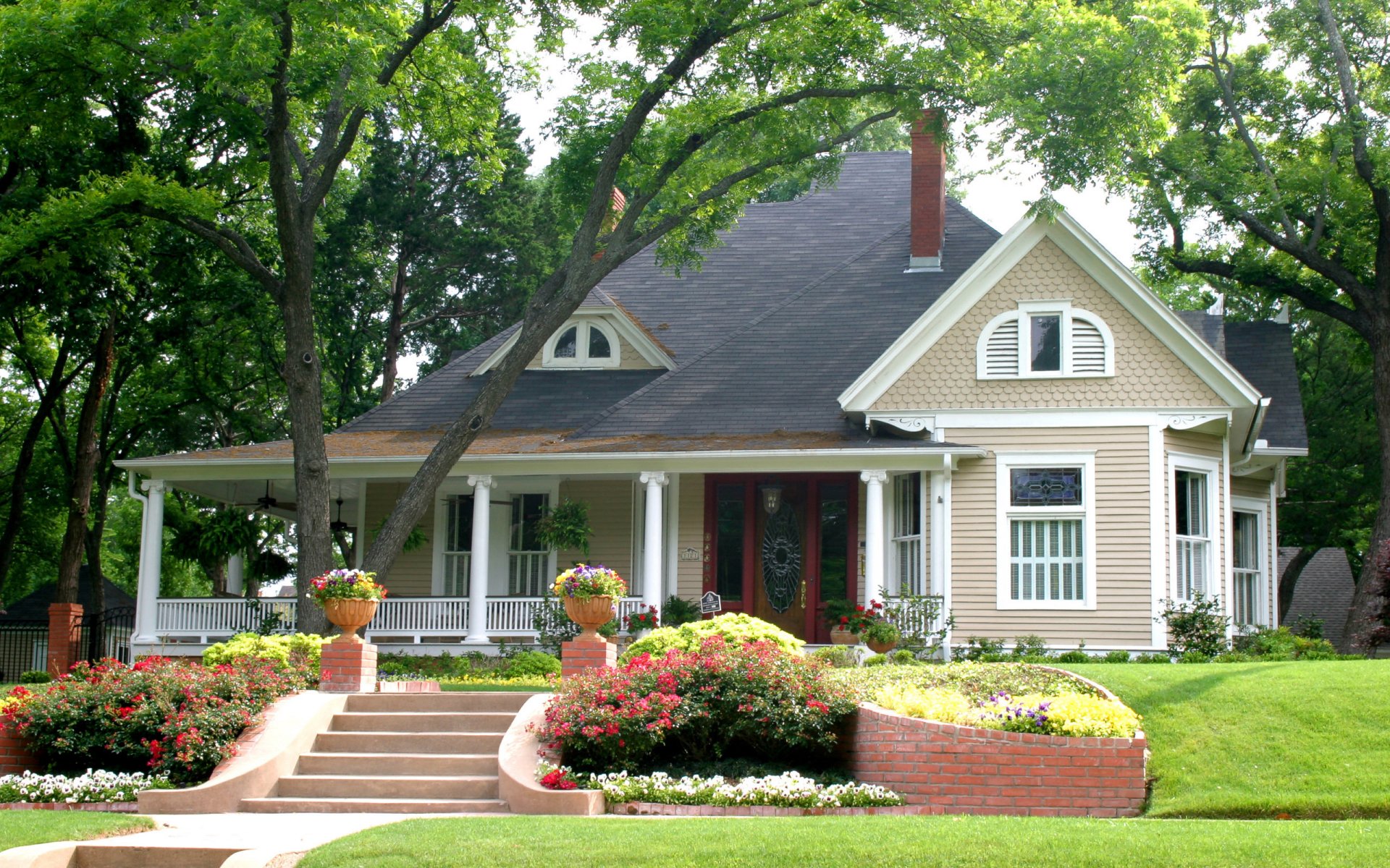 haus bäume blumen