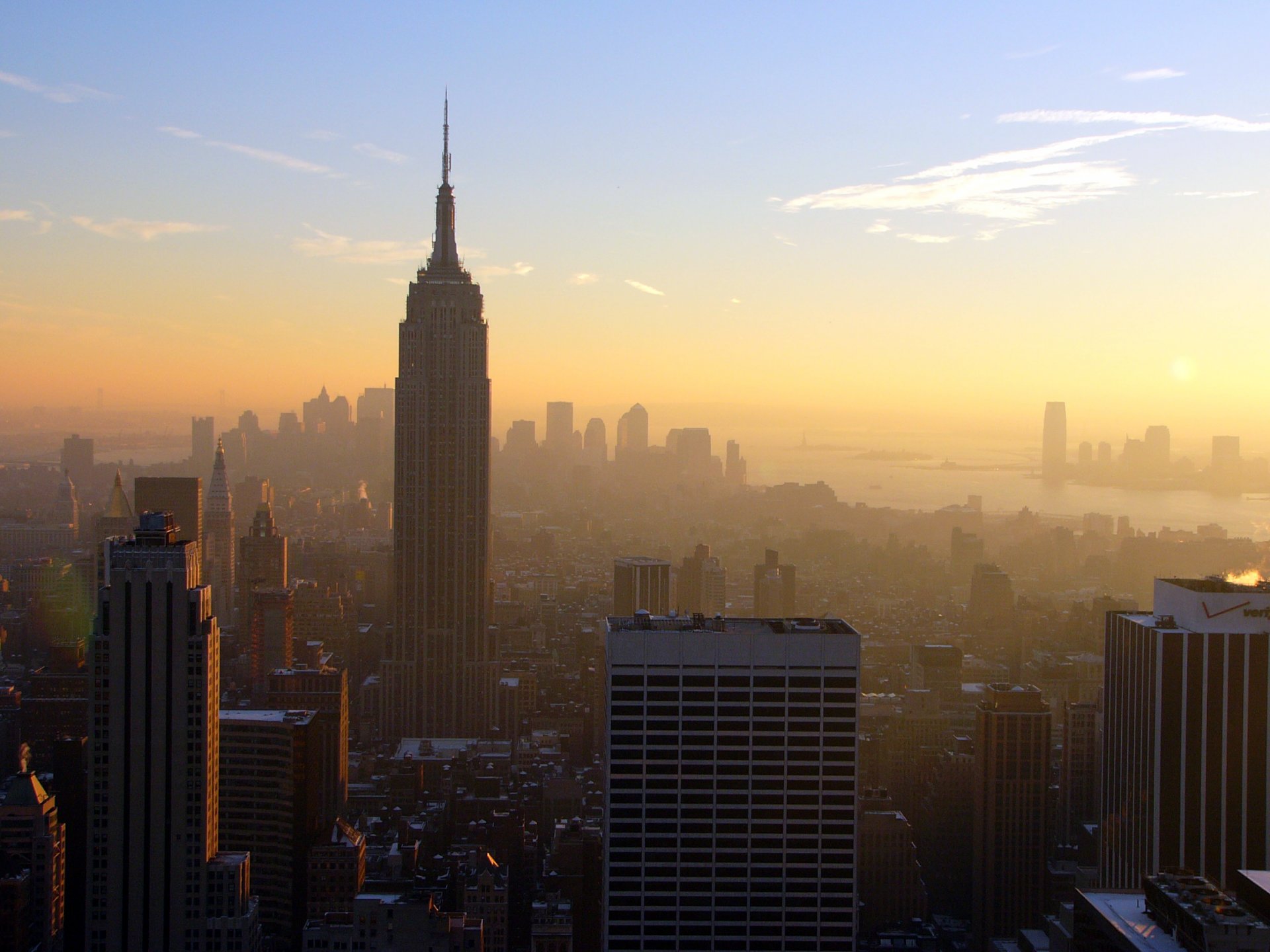 panorama stati uniti città new york grande mela manhattan business center empire state building empire state building case edifici metropoli sera sole tramonto nuvole cielo