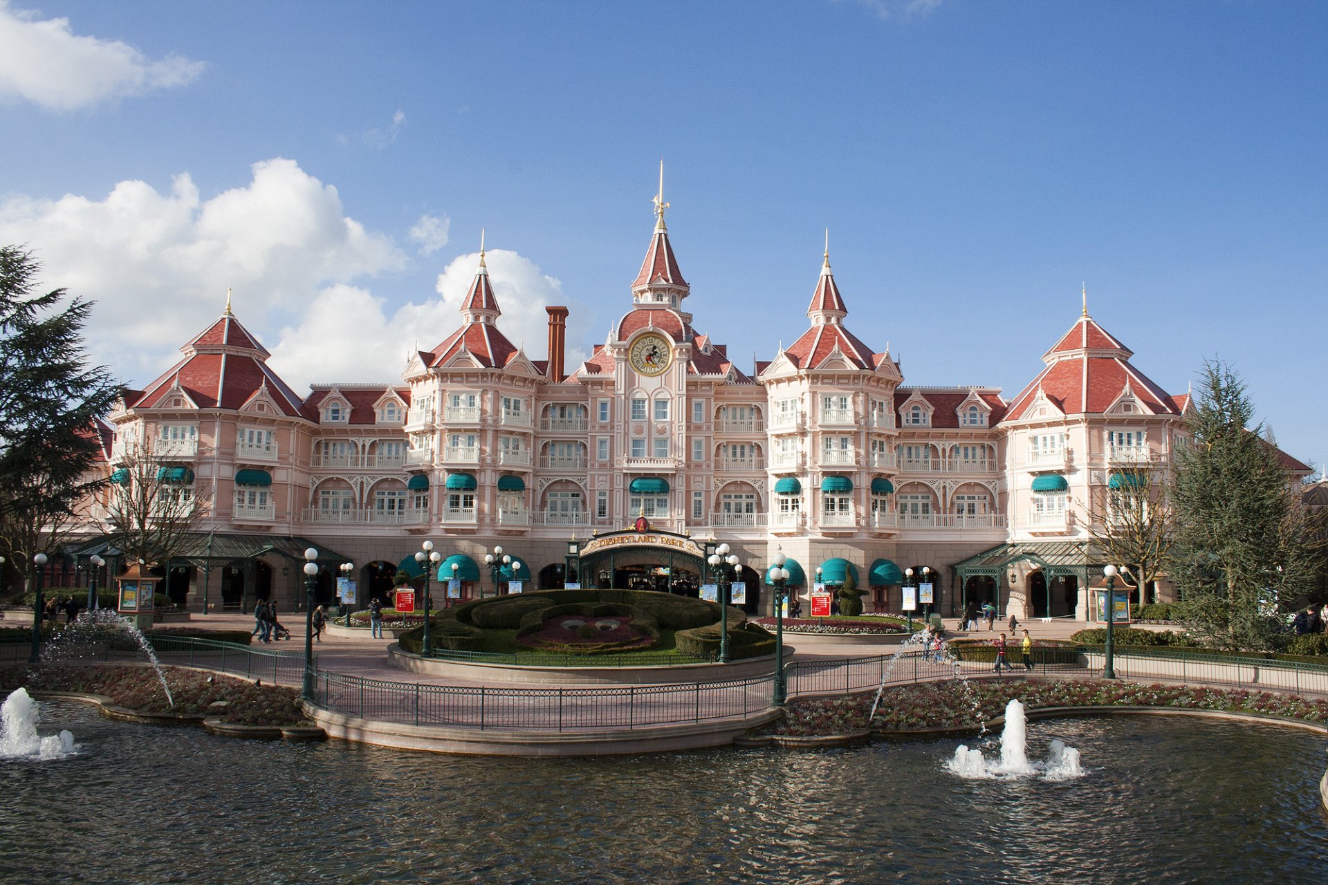 disneyland paris hotel castle fountain sky