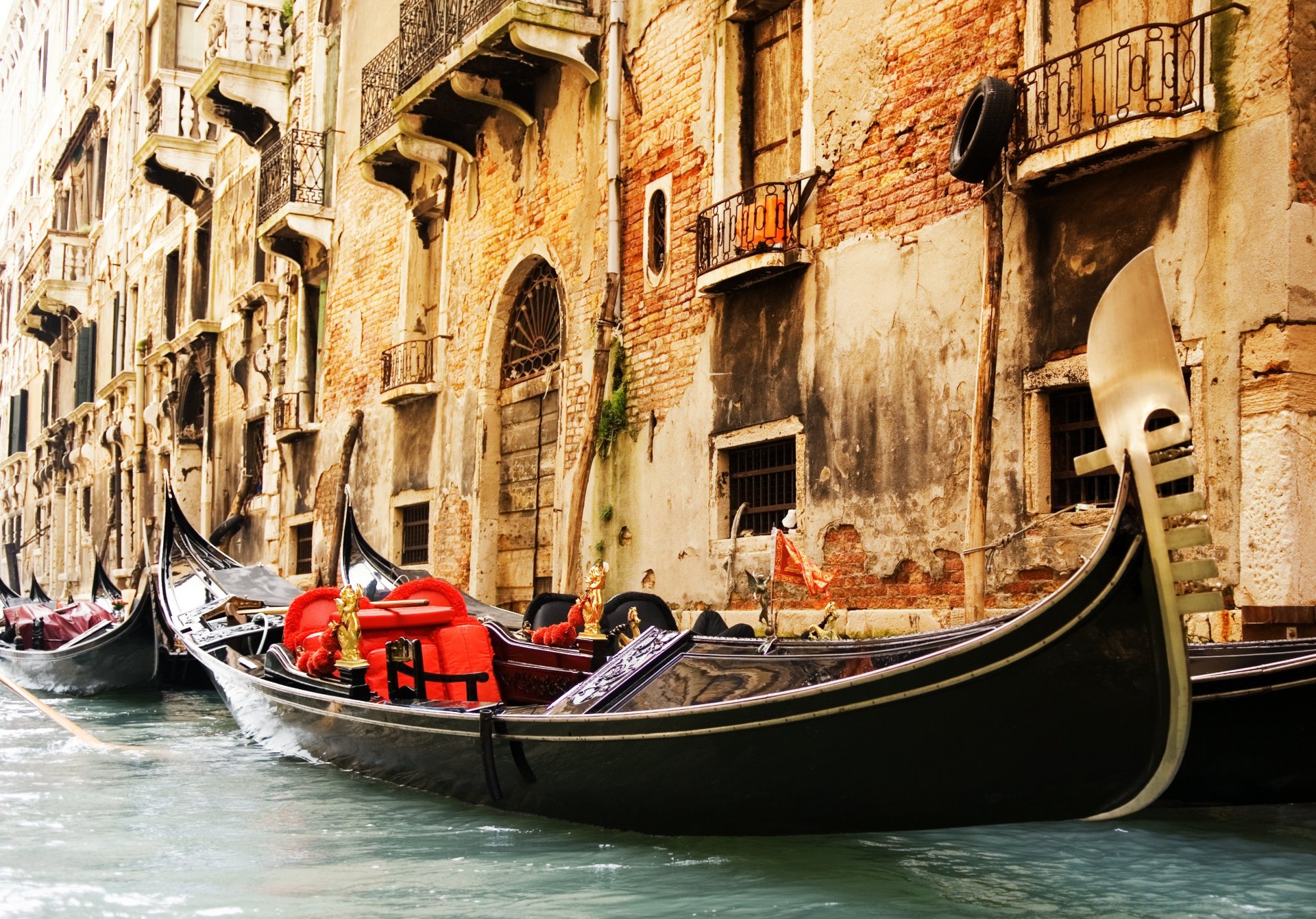 venise italie gondoles canal architecture bâtiments fenêtres bolcones