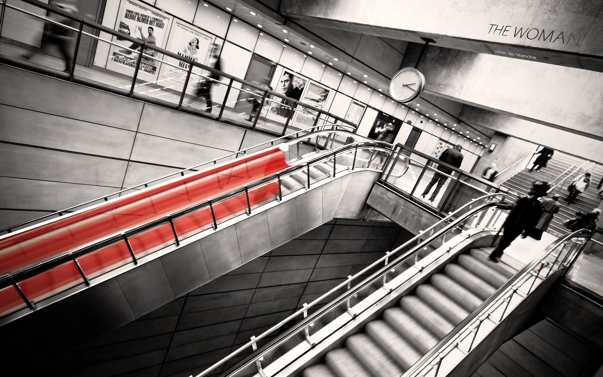 robin de blanche horloge noir et blanc escalator