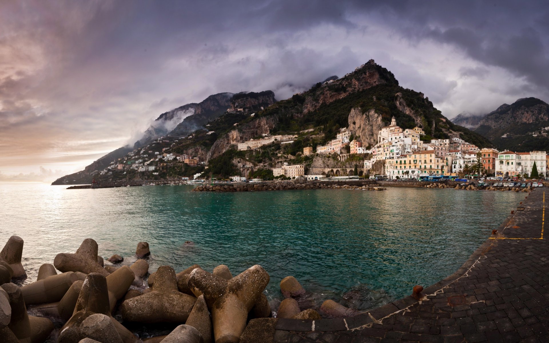 küste amalfiküste amalfiküste italien meer berge himmel häuser gebäude hintergrund tapete