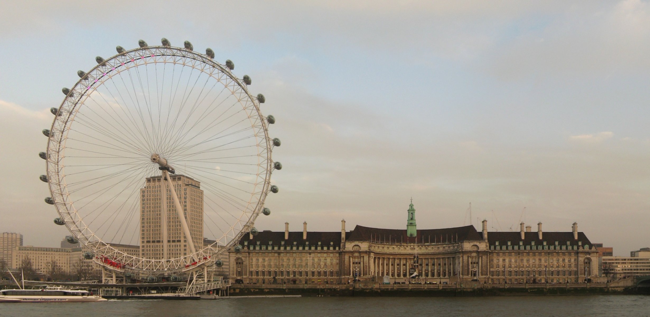 londra città inghilterra fiume case edifici ruota panoramica london eye london eye foto riva acqua tamigi thame