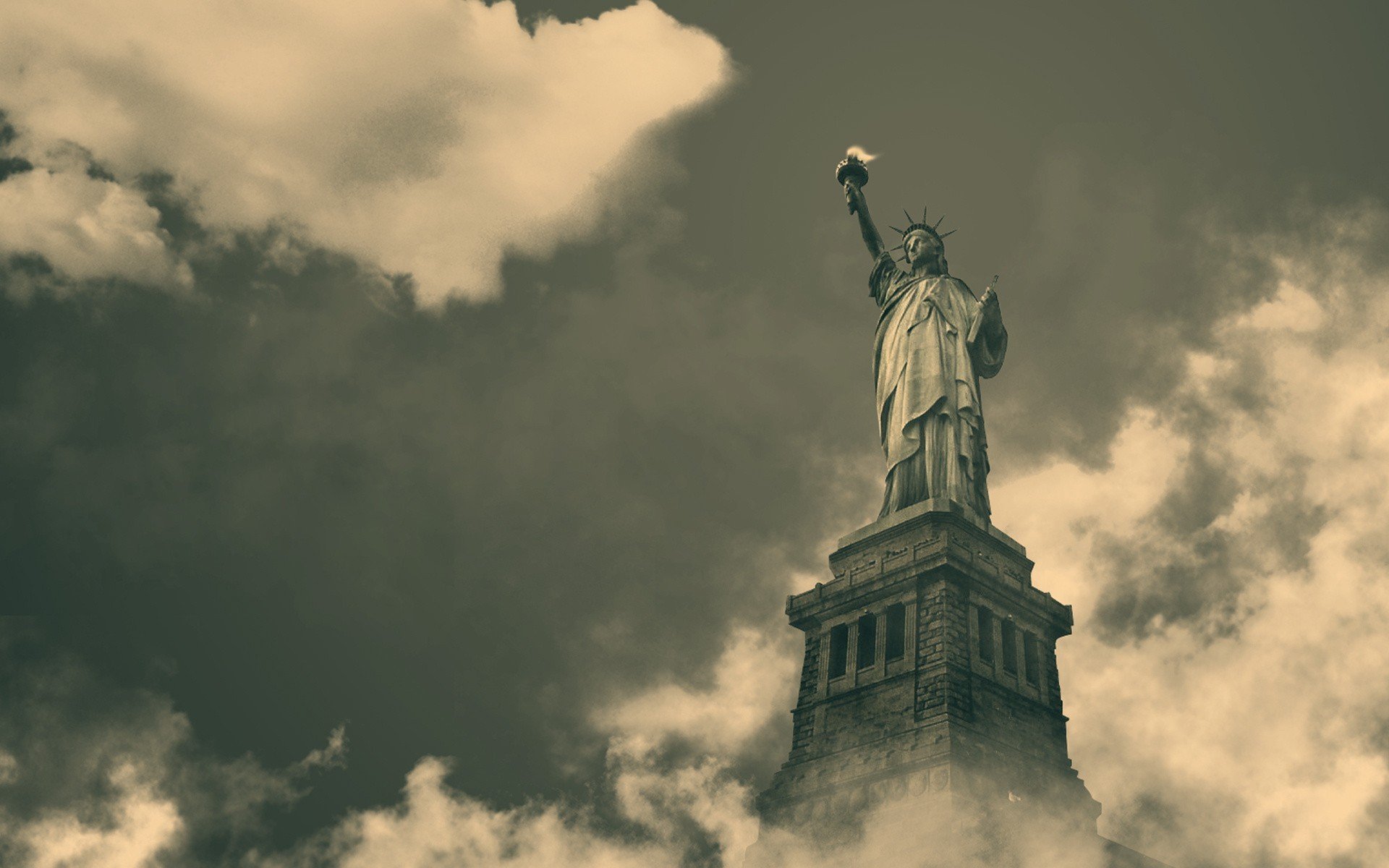 nueva york nueva york estatua de la libertad estados unidos ameica américa cielo nubes día