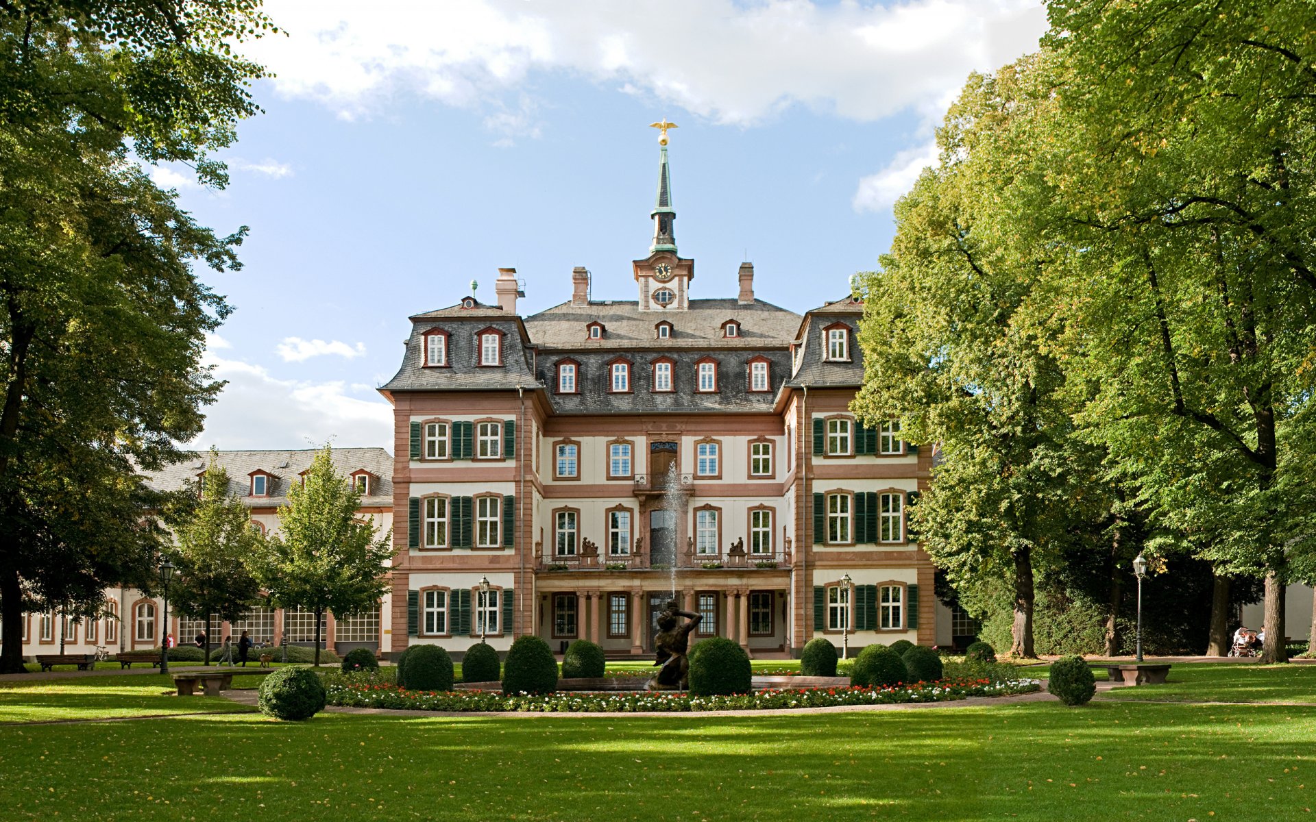 casa architettura parco giardino erba alberi foto estate cespugli fiori fontana nuvole cielo