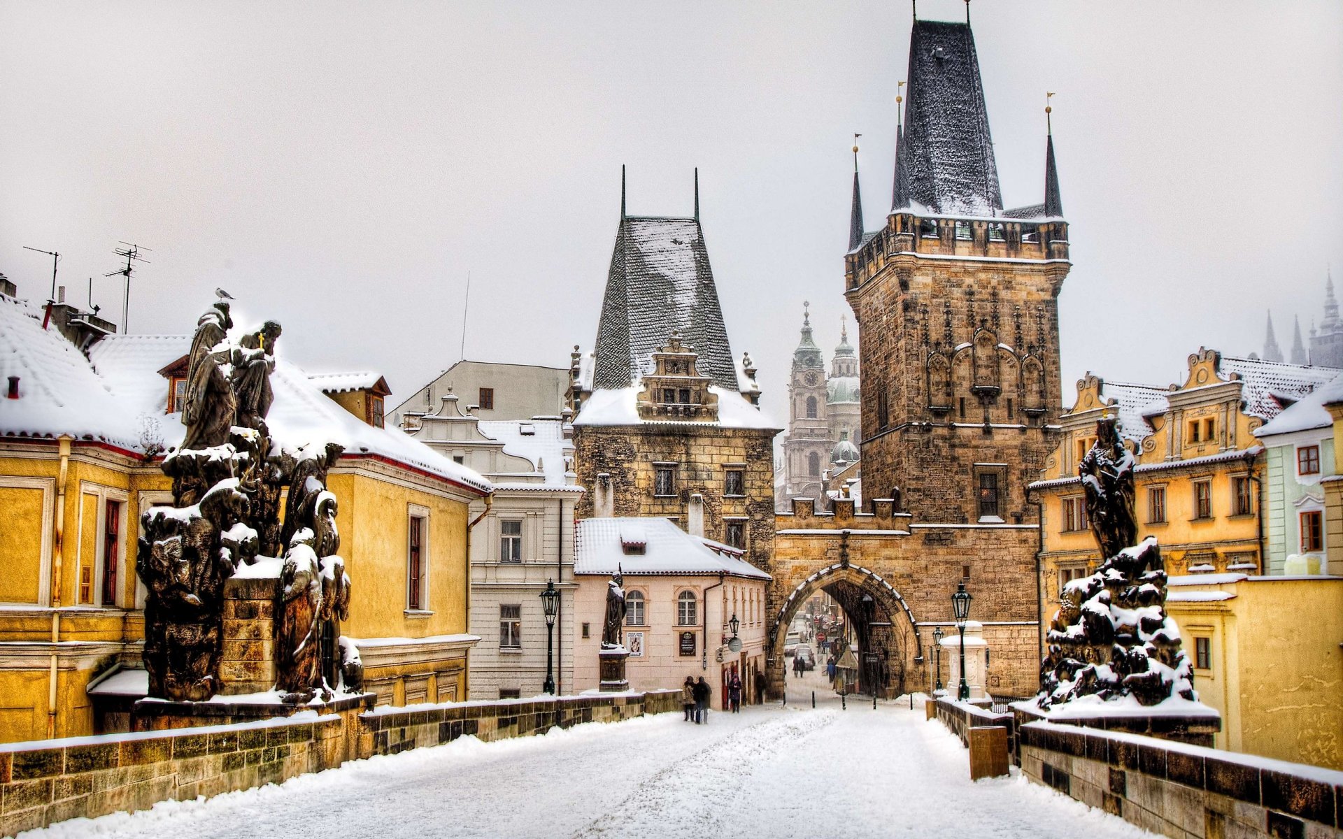 praga puente ciudad vieja esculturas