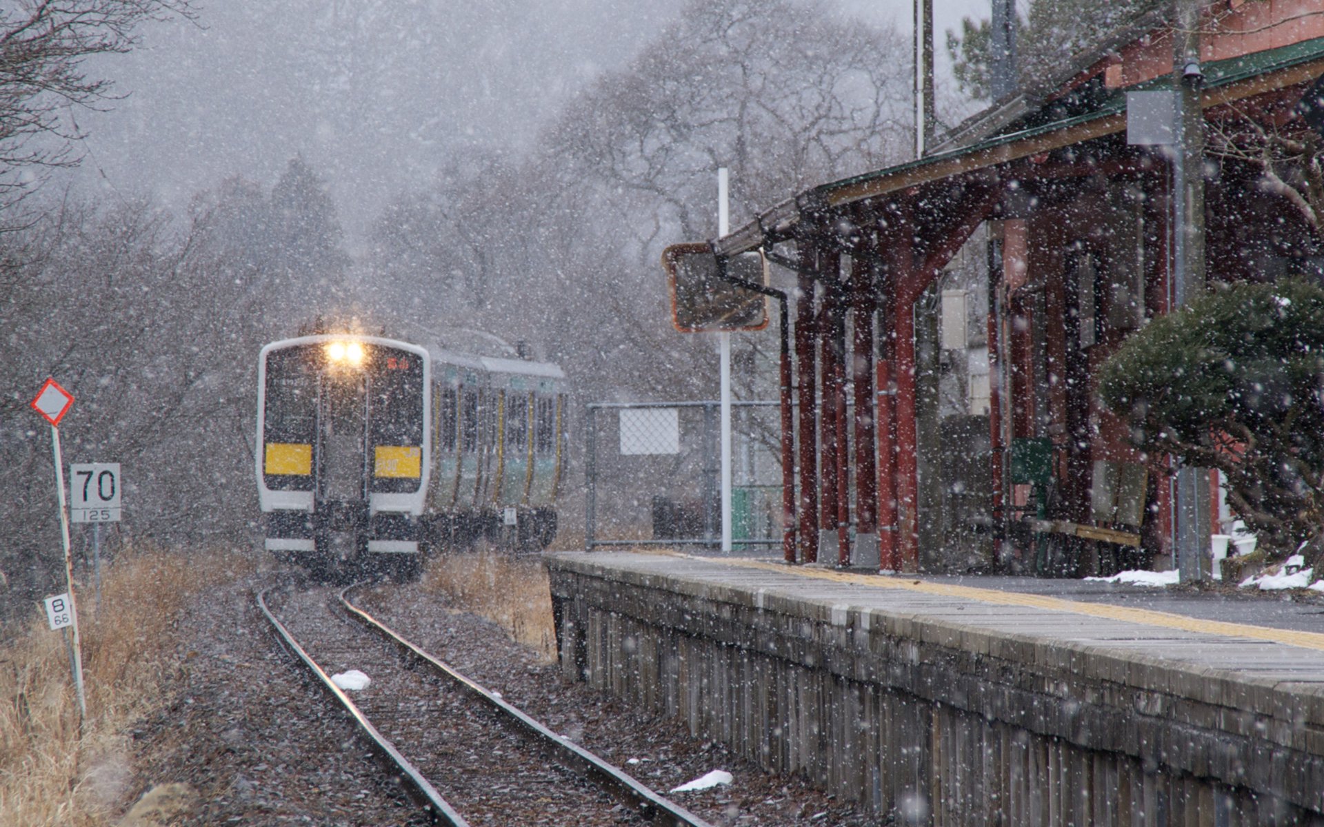 giappone kita azumu prefettura di fakushima treno neve