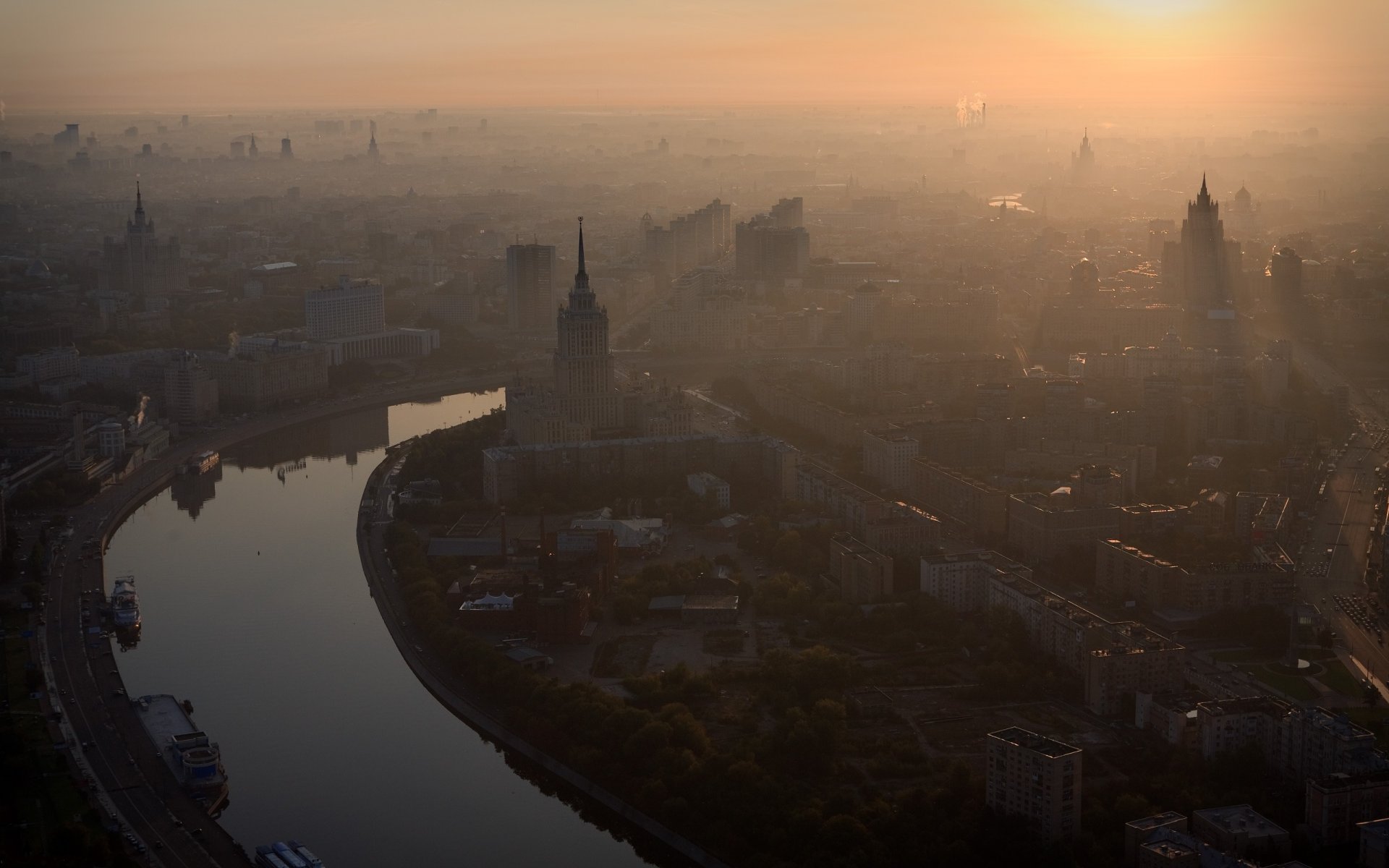 rzeka moskwa rano