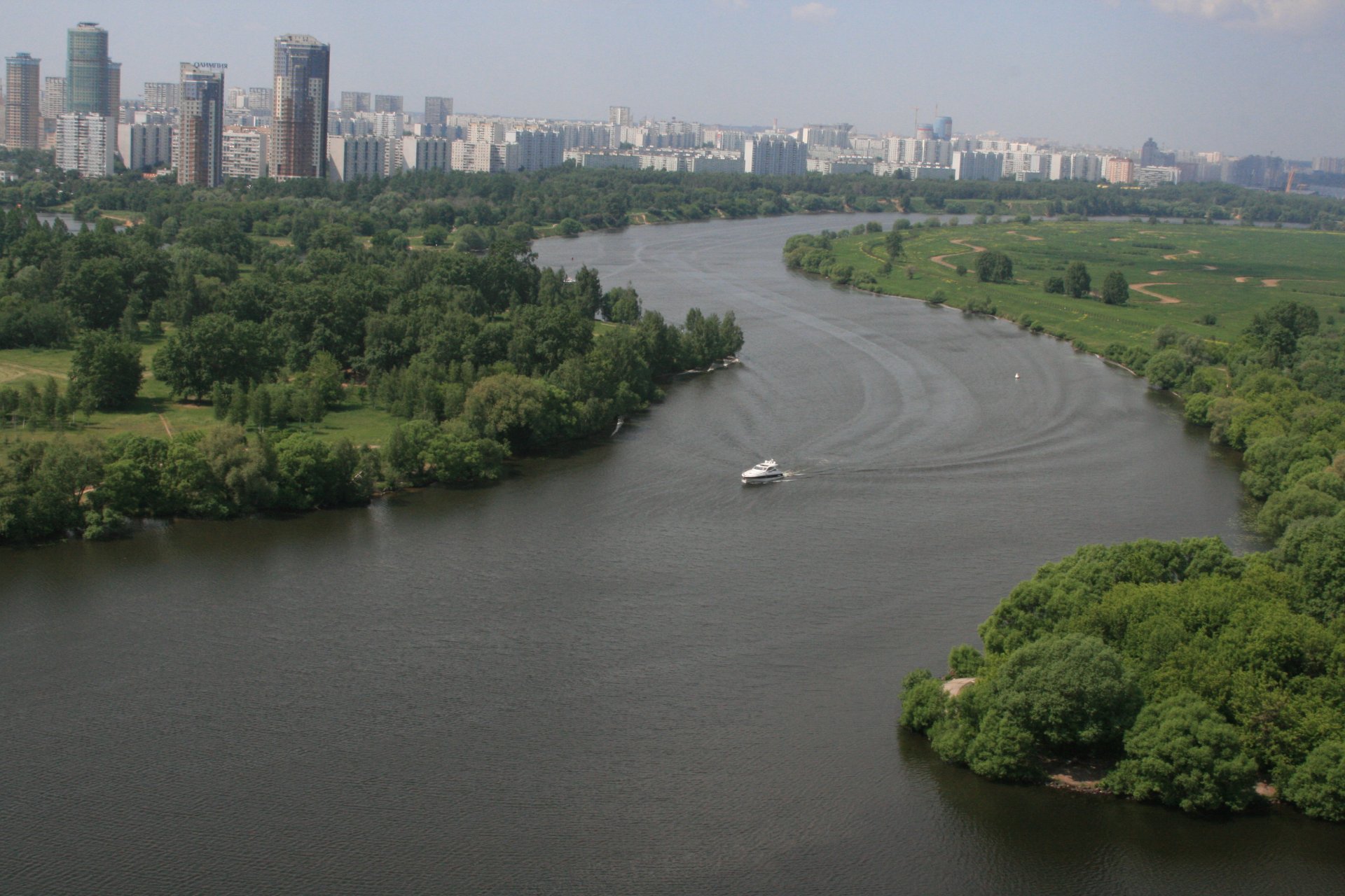 naturaleza río moscú yate navega mañana casa ciudad paseo descanso estado de ánimo