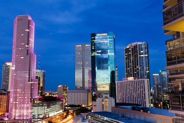 Gratte-ciel ville nuit lumières Miami USA